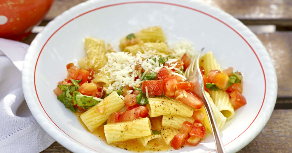 Rigatoni mit frischer Tomatensauce Rezept | Küchengötter