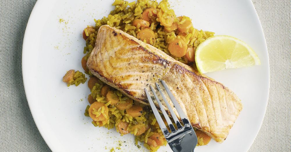 Möhrenreis mit Lachsfilet | Slow Carb Fisch-Rezept | Küchengötter