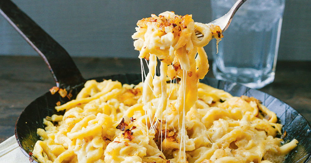 Käsespätzle mit Knusperzwiebeln Rezept