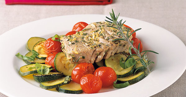 Thunfisch auf Tomaten-Zucchini-Gemüse Rezept | Küchengötter Thunfisch auf Tomaten-Zucchini-Gemüse Rezept | Küchengötter