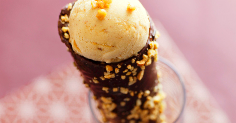 Haselnuss-Krokant-Eis mit Zimt Rezept | Küchengötter Haselnuss-Krokant-Eis mit Zimt Rezept | Küchengötter