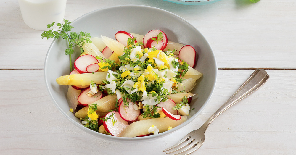 Spargelsalat mit Radieschen-Vinaigrette Rezept | Küchengötter Spargelsalat mit Radieschen-Vinaigrette Rezept | Küchengötter