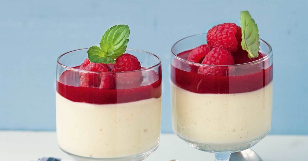 Bayerische Creme mit Himbeersauce Rezept | Küchengötter Bayerische Creme mit Himbeersauce Rezept | Küchengötter