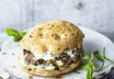 Köfteburger mit Joghurt-Minz-Sauce Köfteburger mit Joghurt-Minz-Sauce