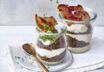 Trifle mit Bohnenmus, Brot und Serrano