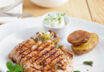 Gegrillte Schweinekoteletts mit Blechkartoffeln Gegrillte Schweinekoteletts mit Blechkartoffeln