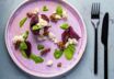 Ofen-Beete mit Soja-Ricotta, Minzpesto und karamellisierten Pekannüssen Ofen-Beete mit Soja-Ricotta, Minzpesto und karamellisierten Pekannüssen