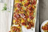 Flammkuchen mit Kürbis und Schinken Flammkuchen mit Kürbis und Schinken