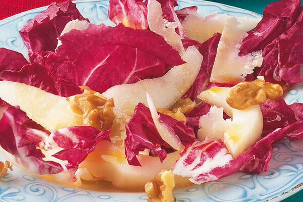 Radicchio-Birnen-Salat mit Walnüssen Rezept | Küchengötter Radicchio-Birnen-Salat mit Walnüssen Rezept | Küchengötter