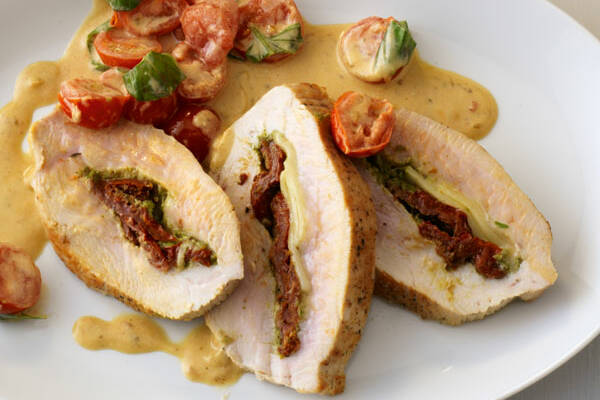 Mit getrockneten Tomaten gefüllte Putenbrust in Weinsauce Rezept ... Mit getrockneten Tomaten gefüllte Putenbrust in Weinsauce Rezept ...