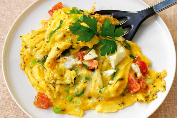 Tomaten-Zwiebel-Rühreier mit Schafkäse Rezept | Küchengötter Tomaten-Zwiebel-Rühreier mit Schafkäse Rezept | Küchengötter