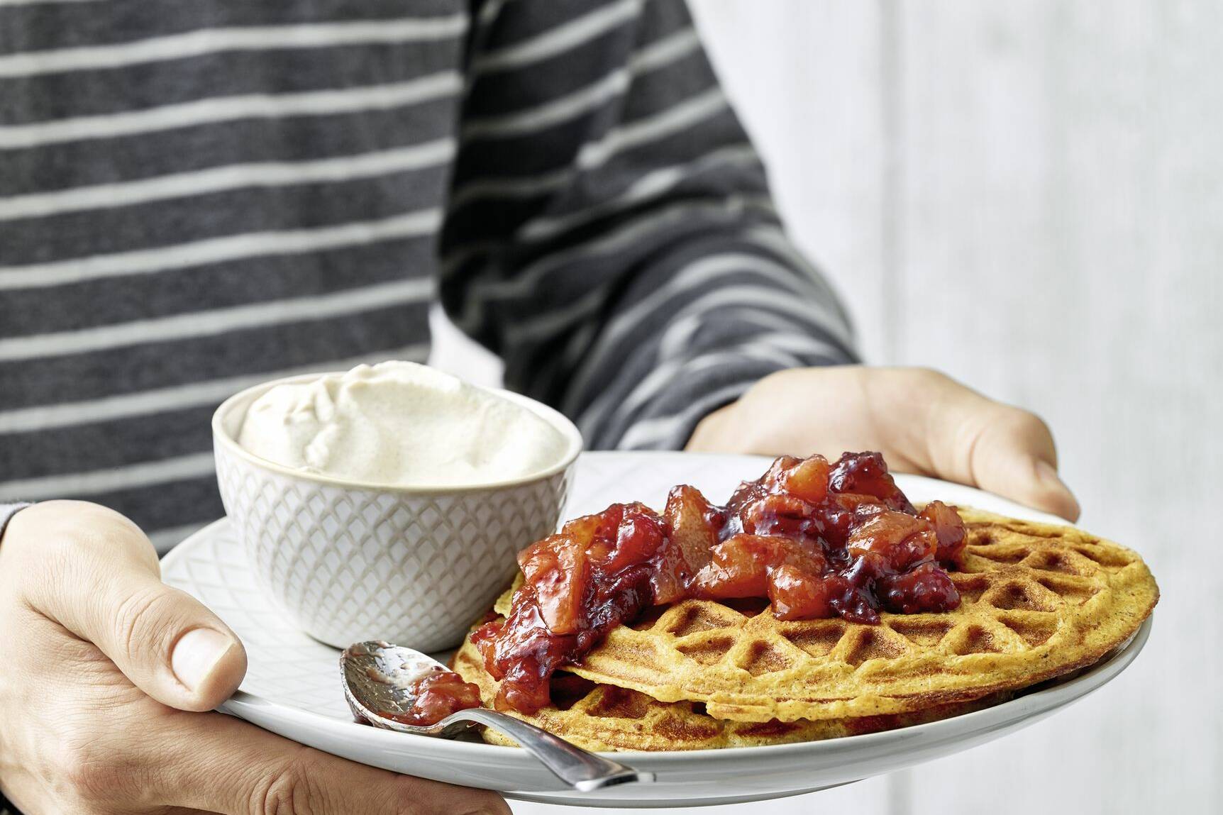 joghurtwaffeln mit zimtsahne i rezept fur den thermomix kuchengotter