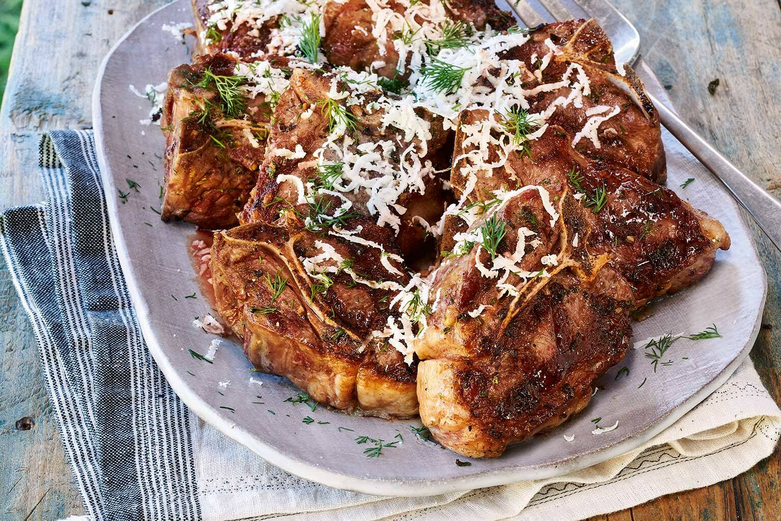 Lammkoteletts mit Rosmarin und Feta vom Grill Rezept | Küchengötter