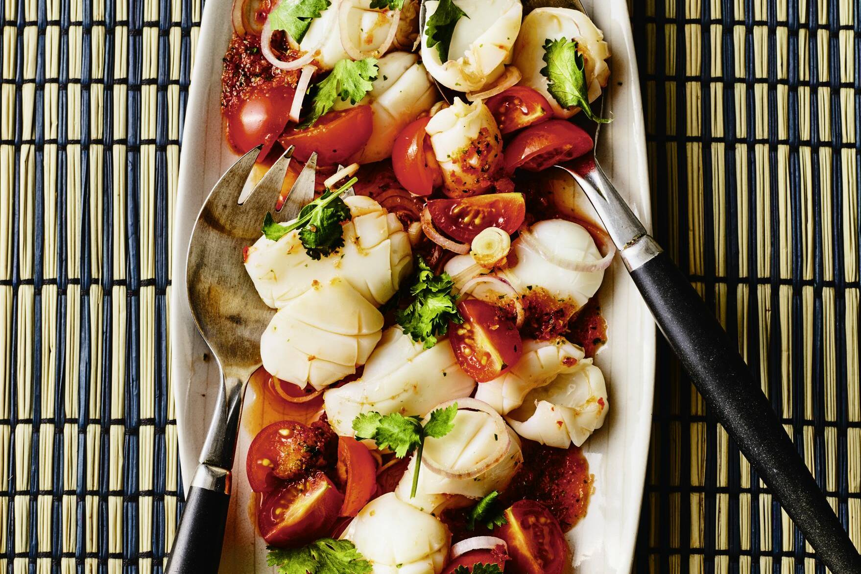 Calamari-Salat auf thailändische Art Rezept | Küchengötter Calamari-Salat auf thailändische Art Rezept | Küchengötter