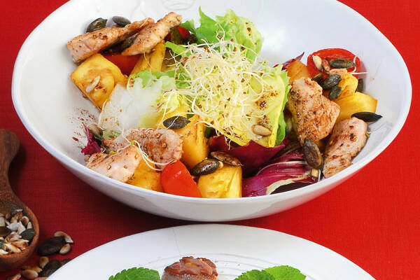 Fitness-Salat mit Putenfilet Rezept | Küchengötter
