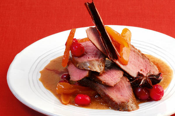 Rehrücken mit Cranberry-Aprikosen-Ragout Rezept | Küchengötter Rehrücken mit Cranberry-Aprikosen-Ragout Rezept | Küchengötter