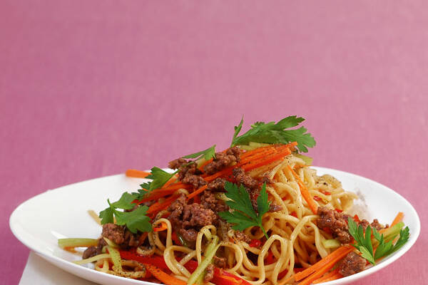 Asiatischer Nudelsalat Rezept | Küchengötter Asiatischer Nudelsalat Rezept | Küchengötter