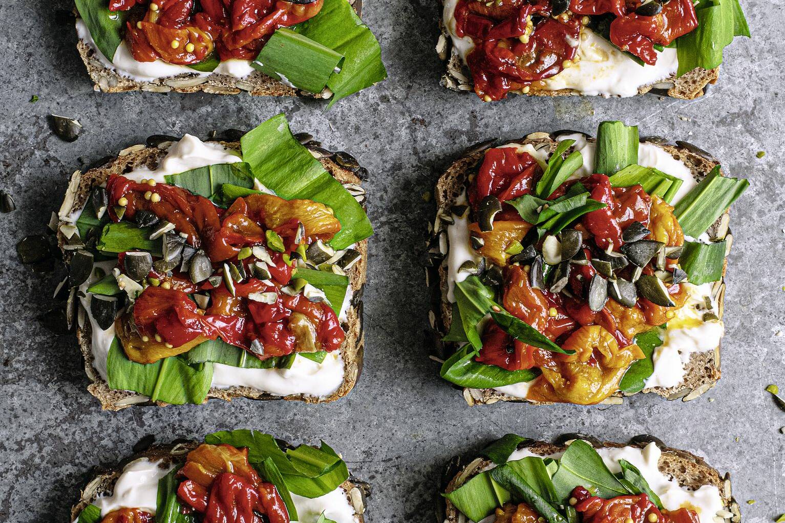 Vollkornbrote mit Paprika und Bärlauch Rezept | Küchengötter Vollkornbrote mit Paprika und Bärlauch Rezept | Küchengötter
