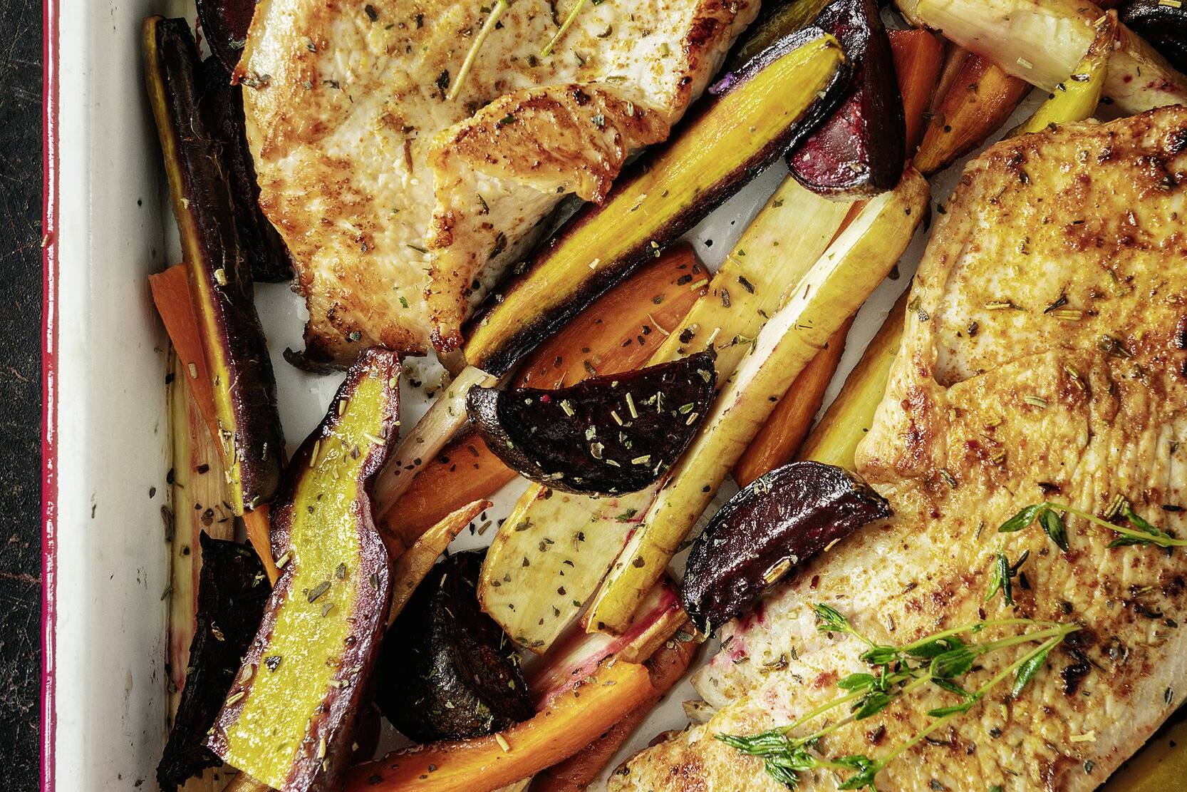 Putensteaks mit Wurzelgemüse Rezept | Küchengötter Putensteaks mit Wurzelgemüse Rezept | Küchengötter