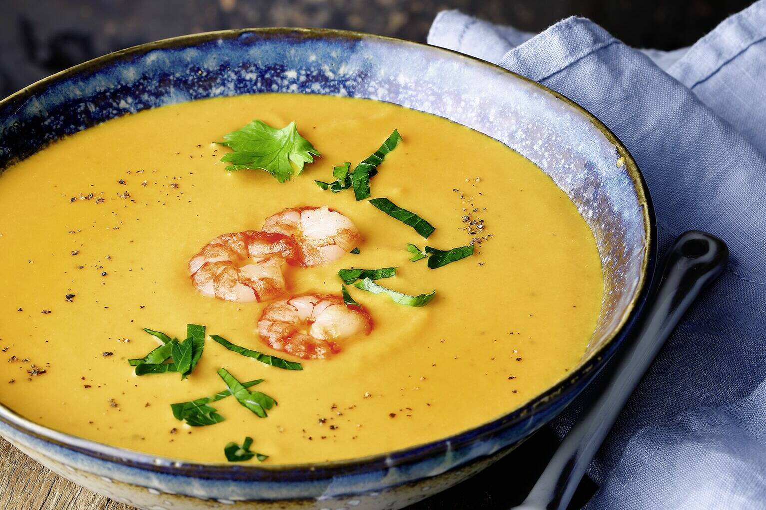 Orangen-Möhren-Suppe mit Garnelen Rezept | Küchengötter Orangen-Möhren-Suppe mit Garnelen Rezept | Küchengötter