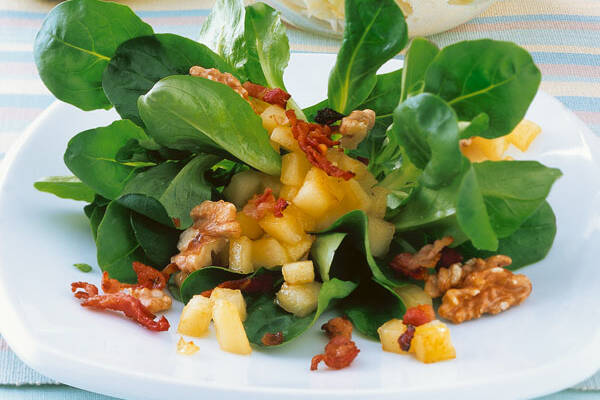 Feldsalat mit Äpfeln und Speck Rezept | Küchengötter Feldsalat mit Äpfeln und Speck Rezept | Küchengötter
