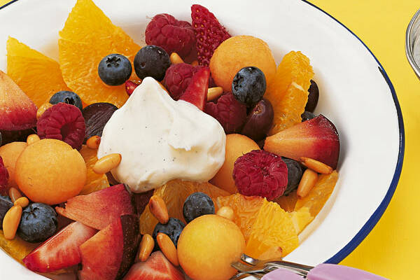 Obstsalat mit Joghurt-Sahne Rezept | Küchengötter Obstsalat mit Joghurt-Sahne Rezept | Küchengötter