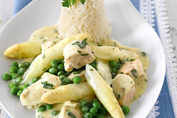 Schnelles Hühnerfrikassee mit Spargel Rezept | Küchengötter Schnelles Hühnerfrikassee mit Spargel Rezept | Küchengötter