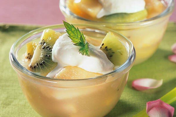 Kiwi-Apfel-Kompott mit Vanillesahne Rezept | Küchengötter Kiwi-Apfel-Kompott mit Vanillesahne Rezept | Küchengötter