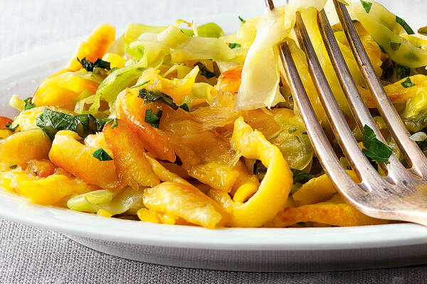 Schnelle Kasespatzle Mit Spitzkohl Rezept Kuchengotter 
