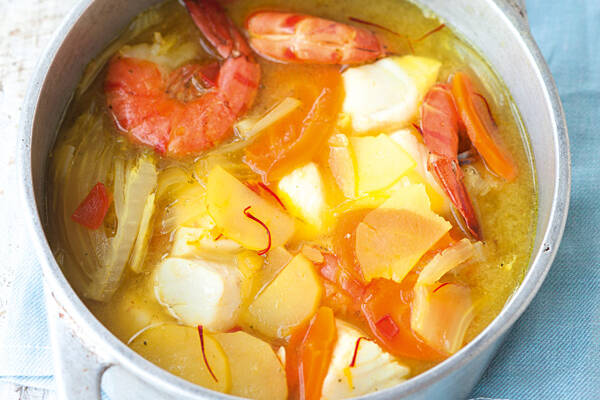 Fischsuppe mit Safran und Tomaten Rezept | Küchengötter