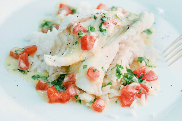 Pochierter Kabeljau mit Tomaten-Basilikum-Sauce Rezept | Küchengötter Pochierter Kabeljau mit Tomaten-Basilikum-Sauce Rezept | Küchengötter