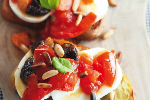 Ciabatta mit Backpflaume, Tomate und Mozzarella Rezept | Küchengötter
