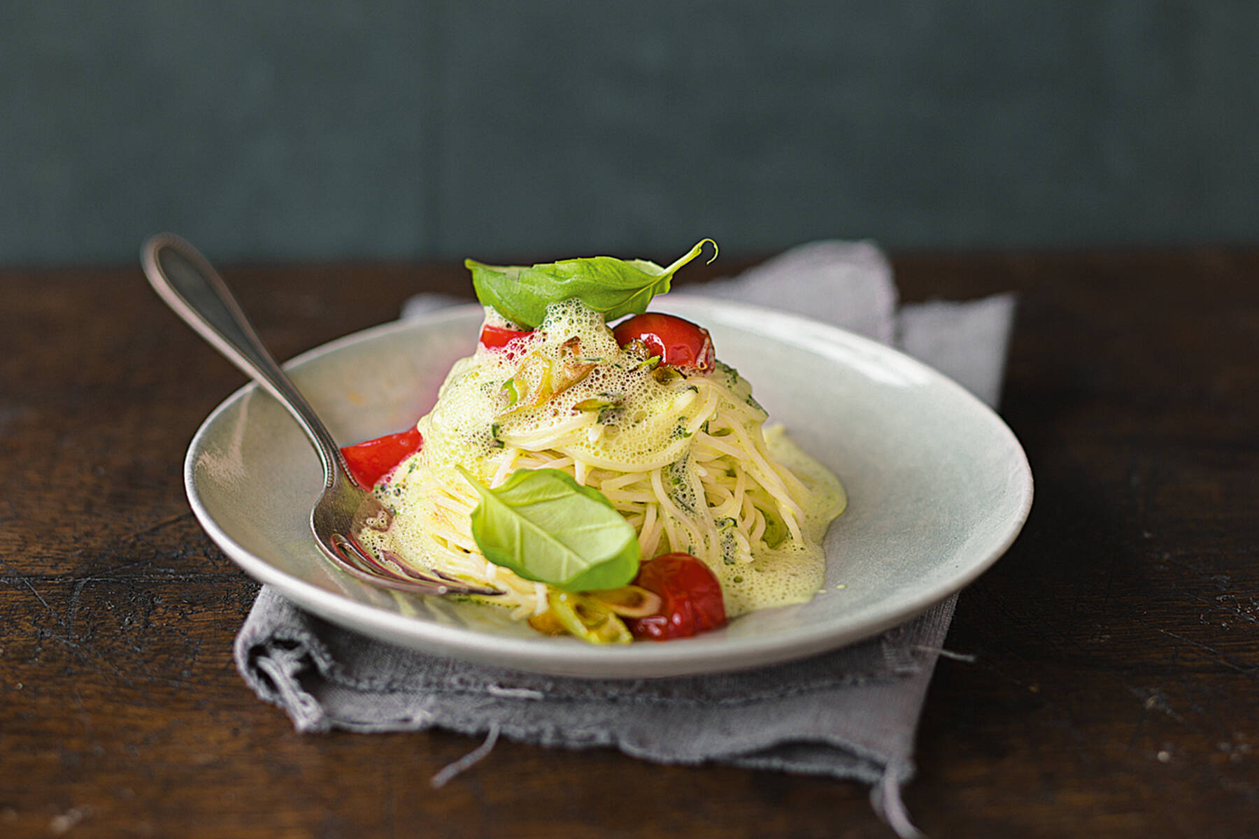 Basilikum-Ziegenkäse-Schaum Rezept | Küchengötter Basilikum-Ziegenkäse-Schaum Rezept | Küchengötter
