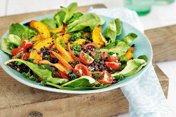 Feldsalat mit Kürbis und Linsenvinaigrette Rezept | Küchengötter