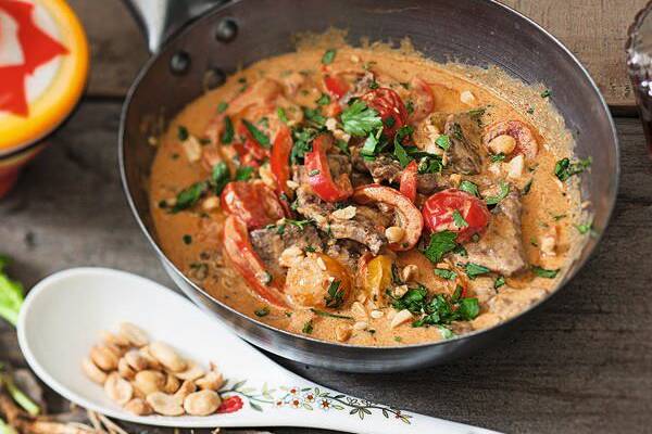 Rindfleischcurry mit Paprika Rezept | Küchengötter Rindfleischcurry mit Paprika Rezept | Küchengötter