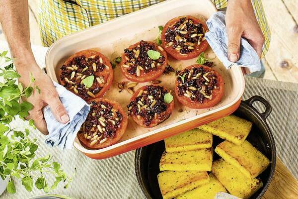 Kräuterpolenta mit Ofentomaten