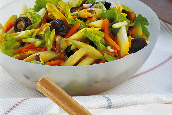 Spargelsalat mit Shiitake-Pilzen Rezept | Küchengötter Spargelsalat mit Shiitake-Pilzen Rezept | Küchengötter