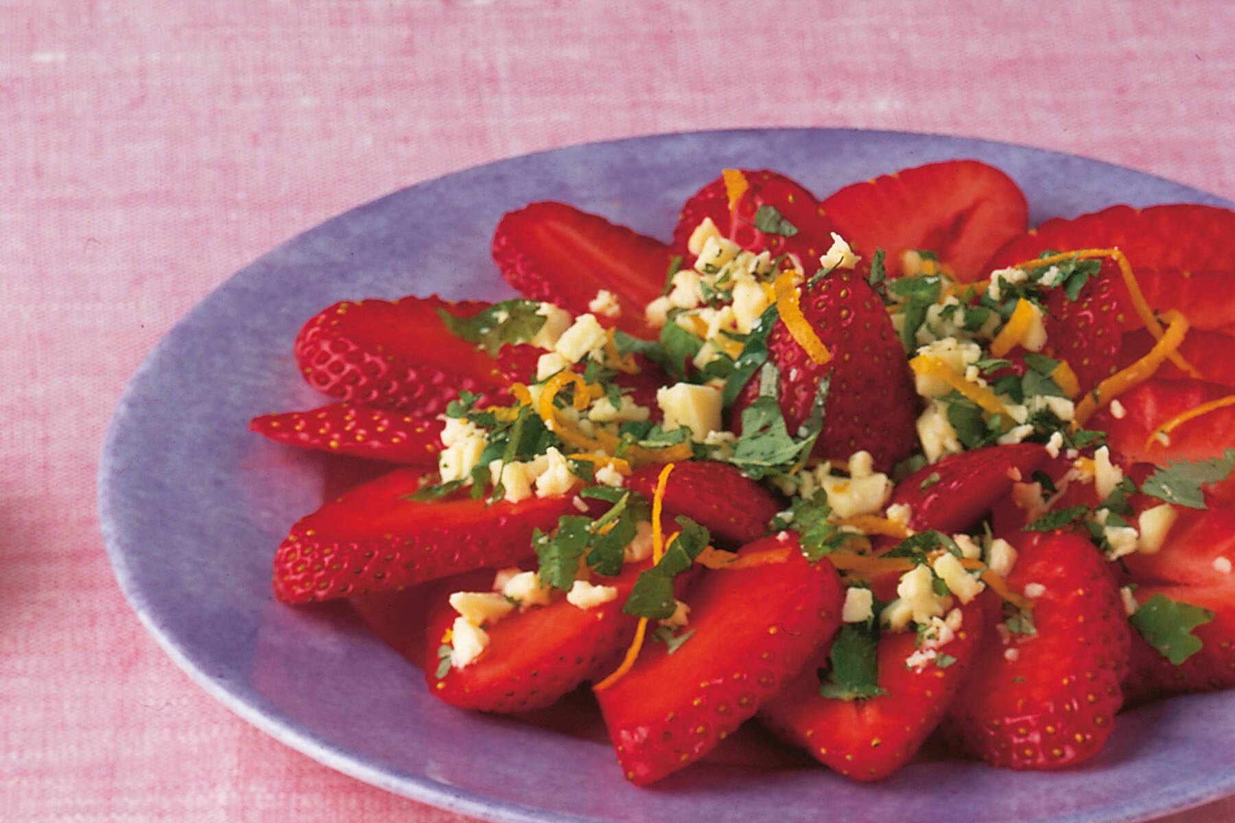 Erdbeeren mit Orangen-Gremolata Rezept | Küchengötter
