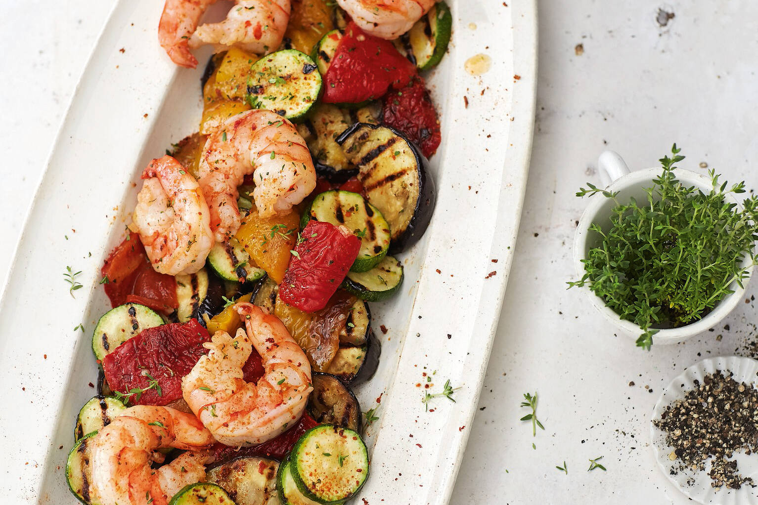 Antipasti-Salat mit gebratenen Garnelen Rezept | Küchengötter Antipasti-Salat mit gebratenen Garnelen Rezept | Küchengötter