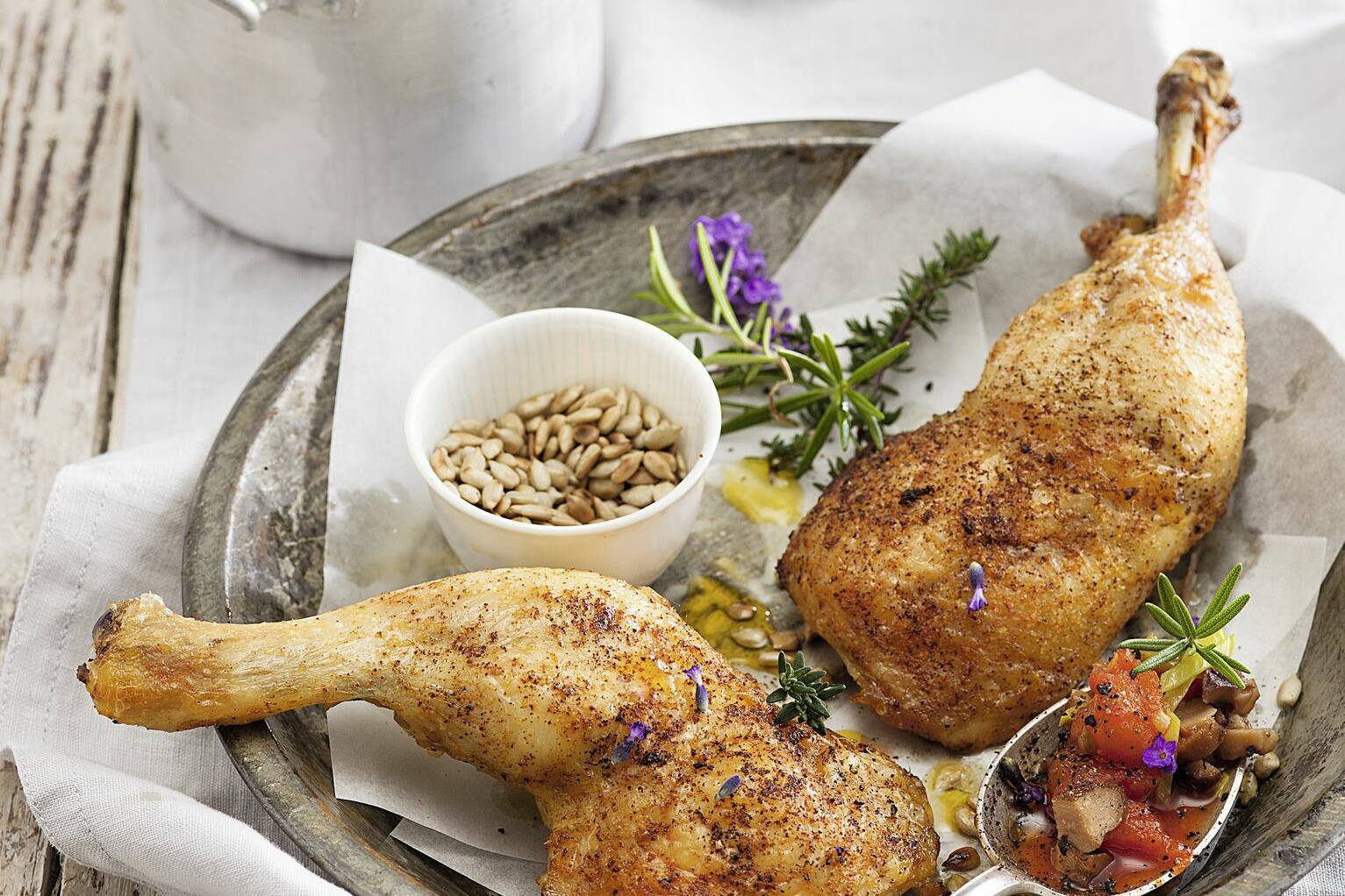 Hähnchenkeulen auf Provence-Gemüse Rezept | Küchengötter Hähnchenkeulen auf Provence-Gemüse Rezept | Küchengötter