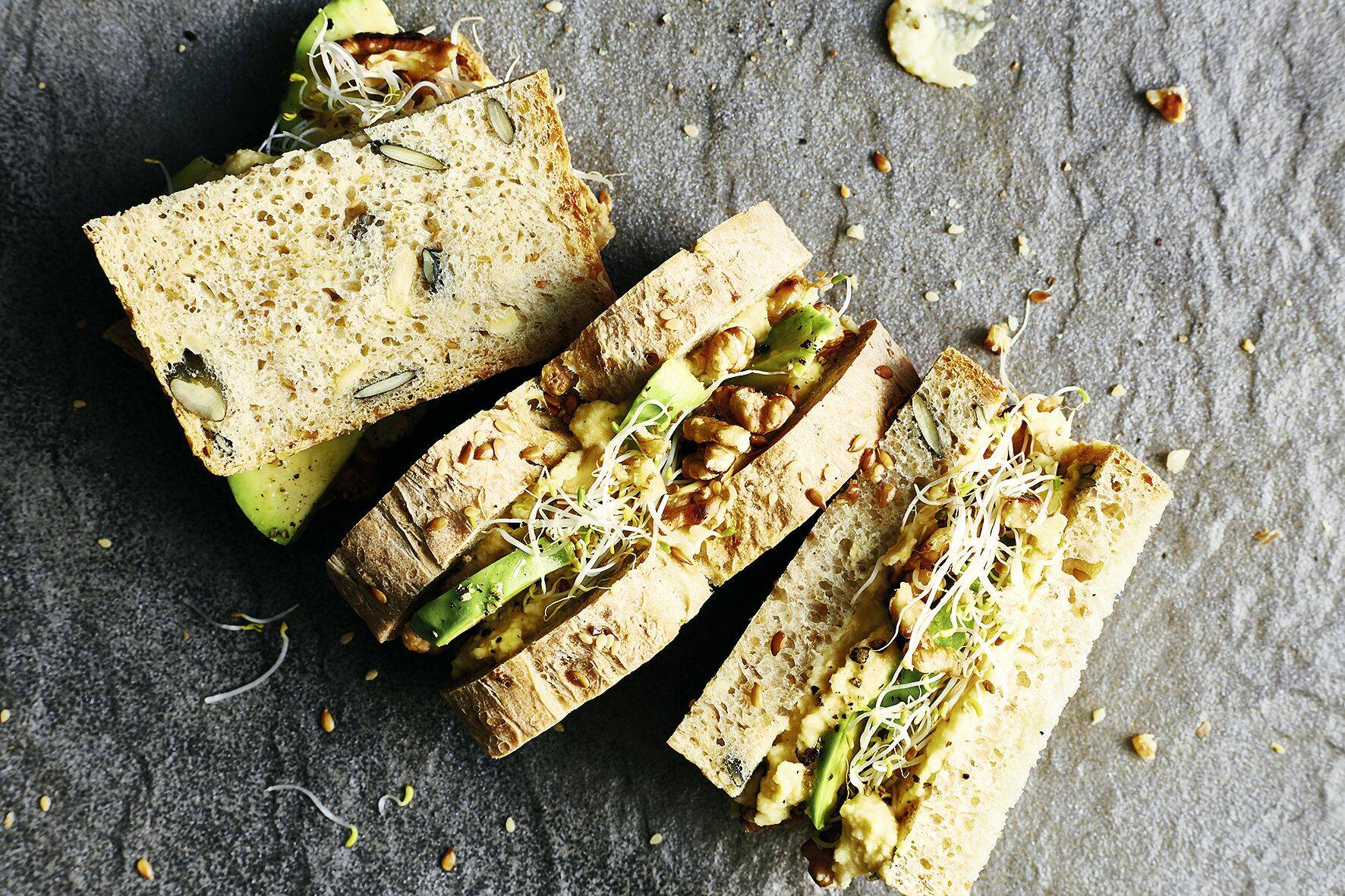 Stulle mit Avocado und Alfalfa-Sprossen Rezept | Küchengötter Stulle mit Avocado und Alfalfa-Sprossen Rezept | Küchengötter