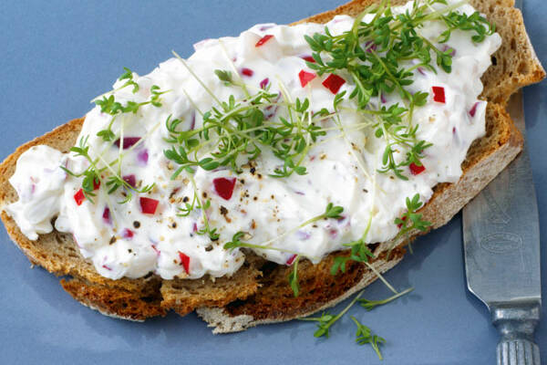 Frischkäse-Sandwich mit Radieschen und Kresse Rezept | Küchengötter
