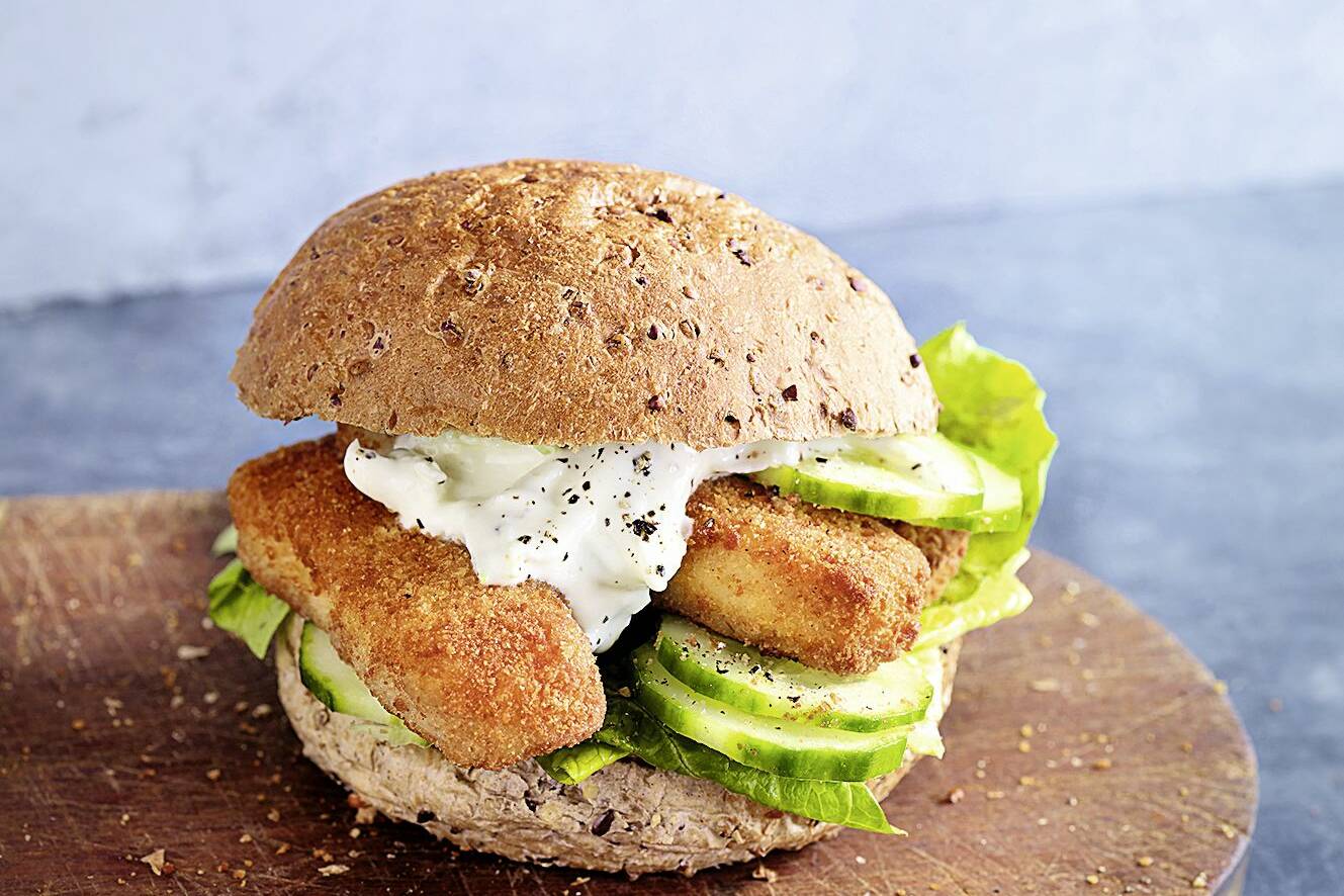 Schnelle Fischstäbchen-Burger Rezept | Küchengötter