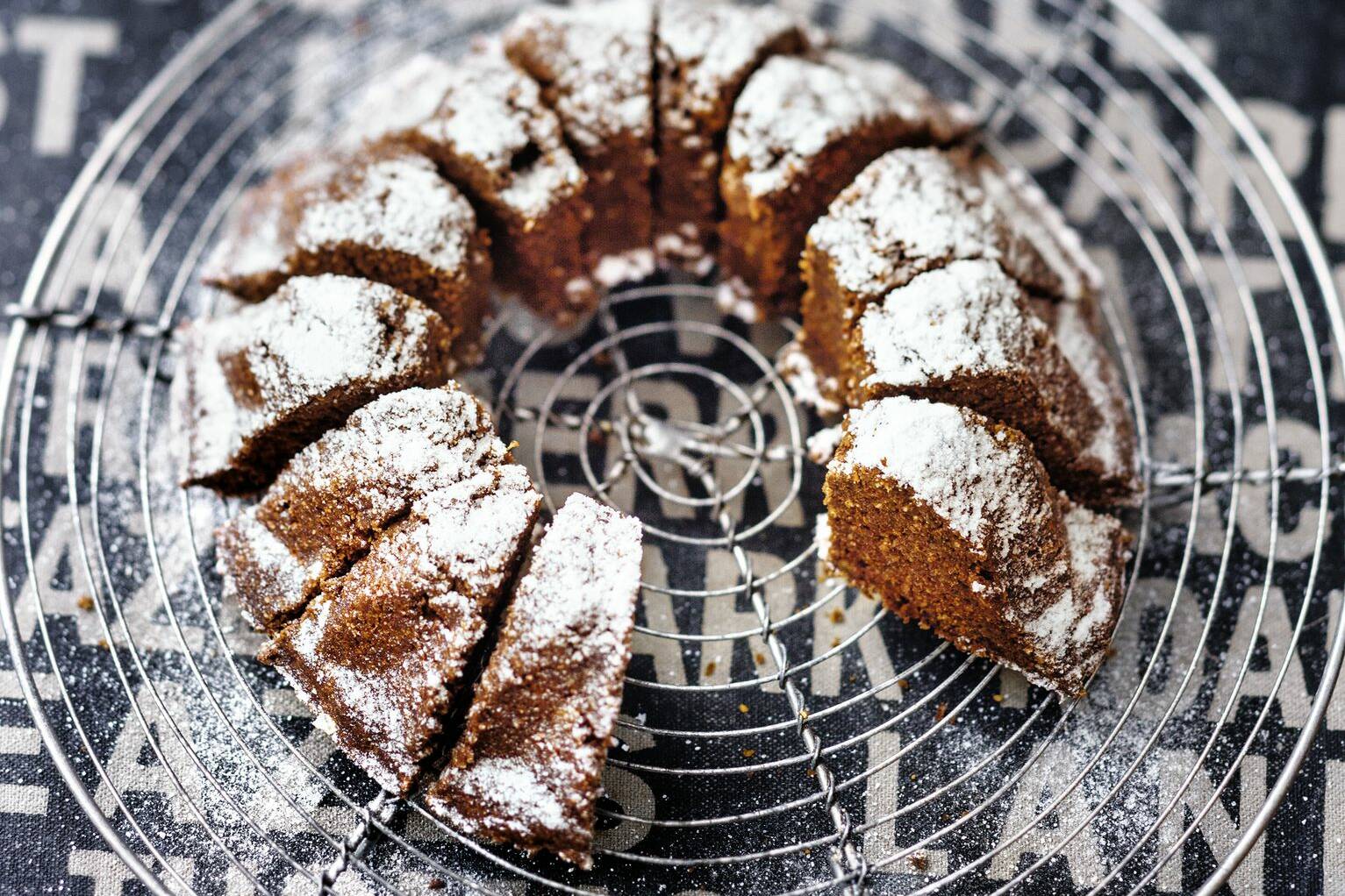 Roher Gugelhupf mit Schokostückchen – Raw Bakery | Küchengötter