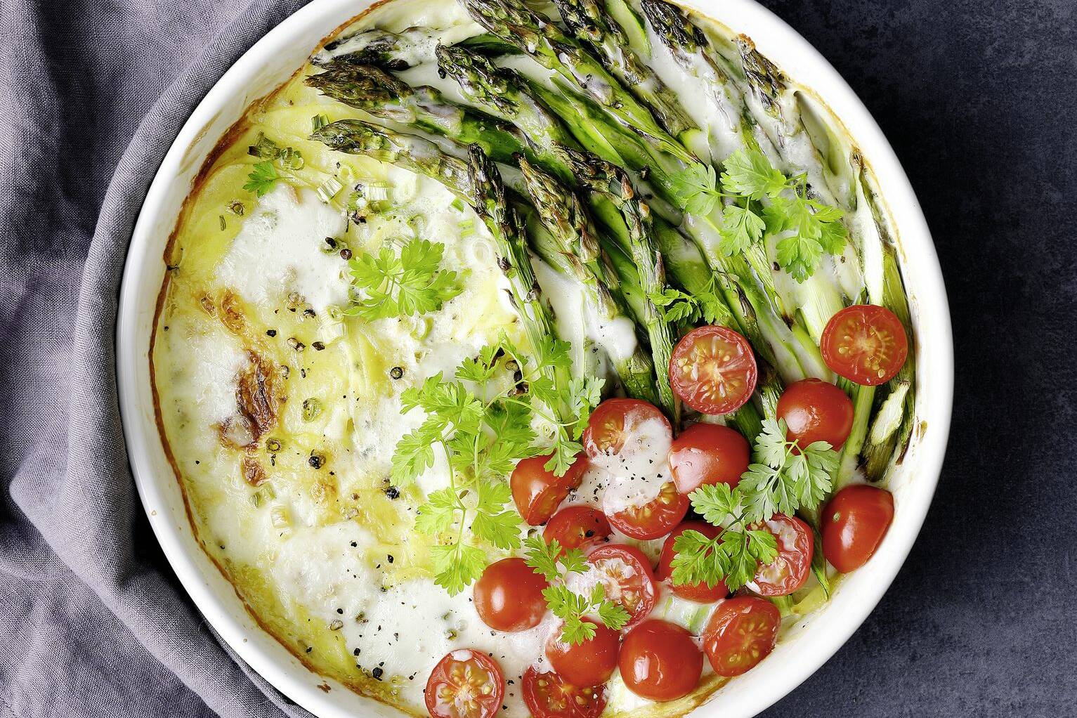 Gratin mit grünem Spargel und Kerbel Rezept | Küchengötter Gratin mit grünem Spargel und Kerbel Rezept | Küchengötter