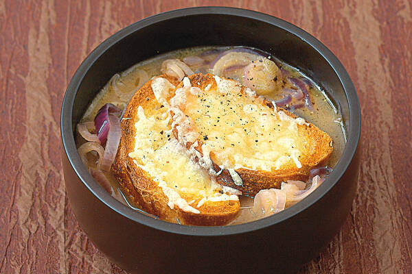 Gratinierte Zwiebelsuppe mit Baguette Rezept | Küchengötter Gratinierte Zwiebelsuppe mit Baguette Rezept | Küchengötter