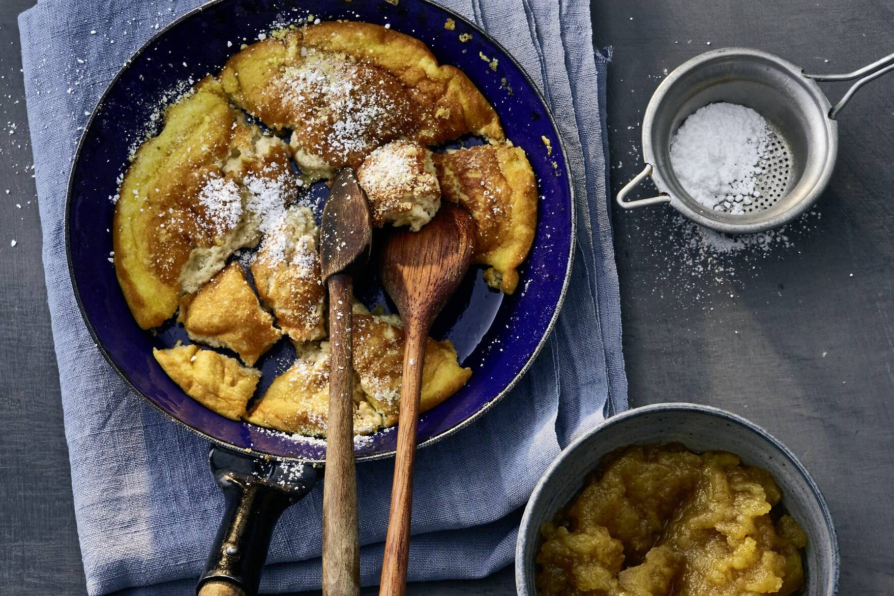Kaiserschmarren mit Apfelmus Rezept | Küchengötter