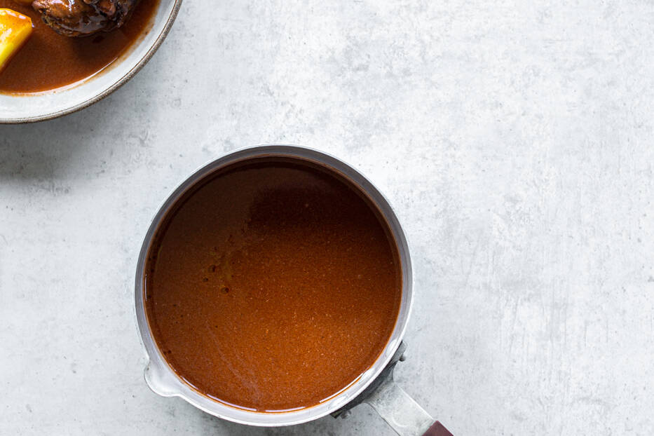 Grundrezept dunkle Bratensauce Rezept | Küchengötter Grundrezept dunkle Bratensauce Rezept | Küchengötter