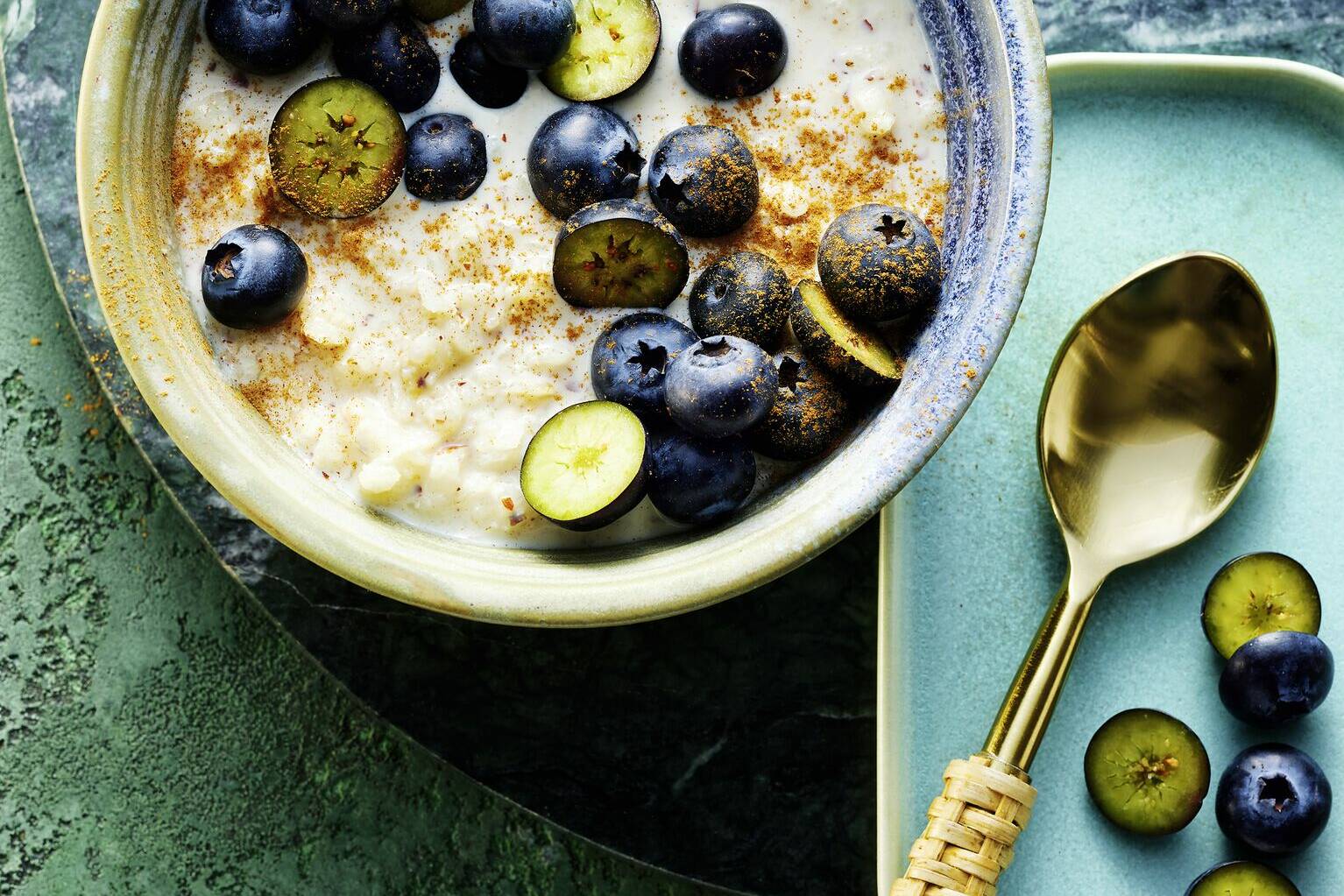 Reisbrei mit Beeren und Mandeln Rezept | Küchengötter Reisbrei mit Beeren und Mandeln Rezept | Küchengötter