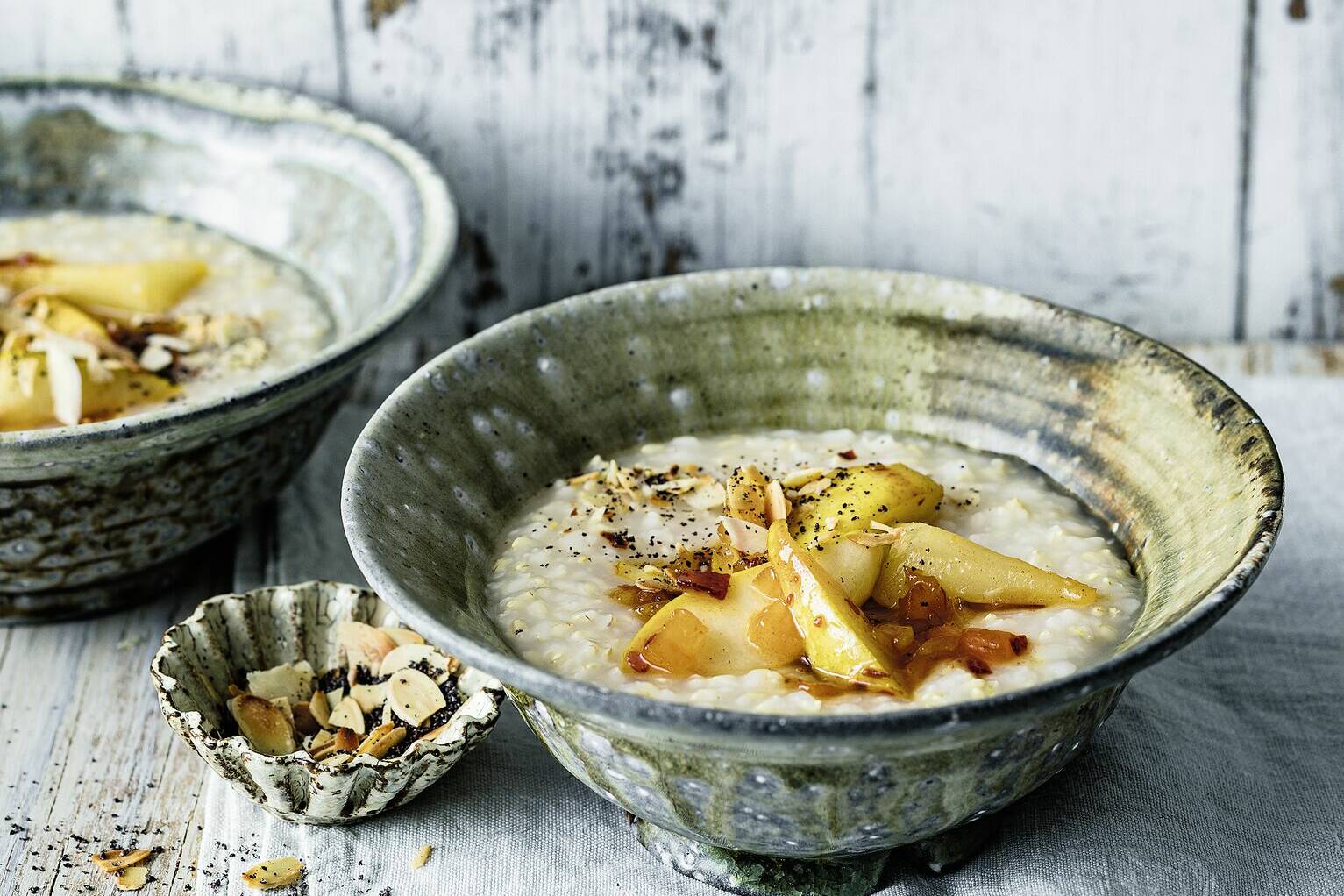 Reis-Congee mit Mohn und Birnenkompott Rezept | Küchengötter Reis-Congee mit Mohn und Birnenkompott Rezept | Küchengötter